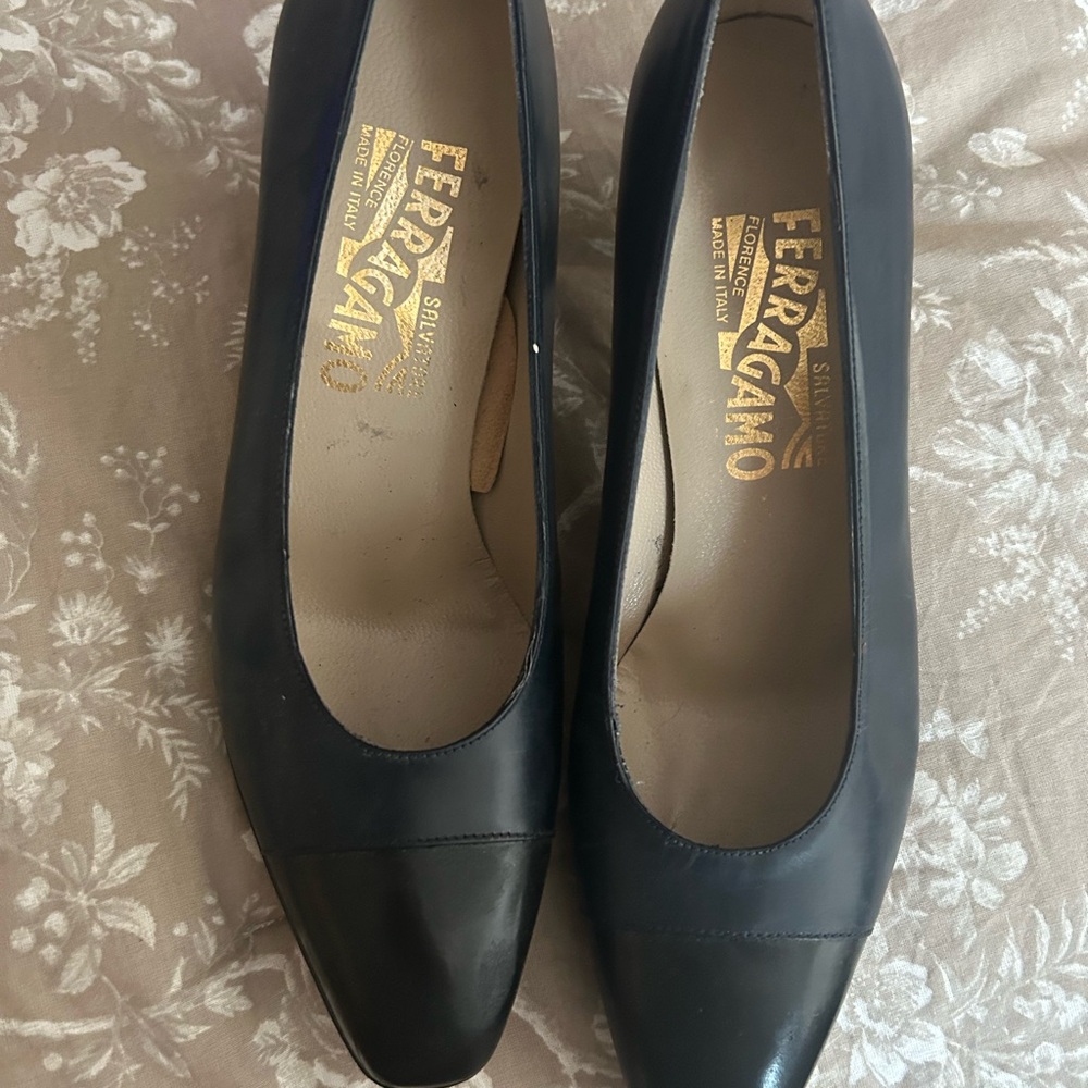 Salvatore Ferragamo Women's Black Leather Flats